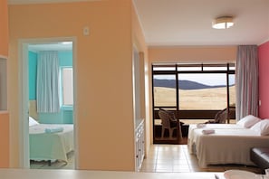 Apartment, Poolblick | Individuell dekoriert, Verdunkelungsvorhänge, Bügeleisen/Bügelbrett