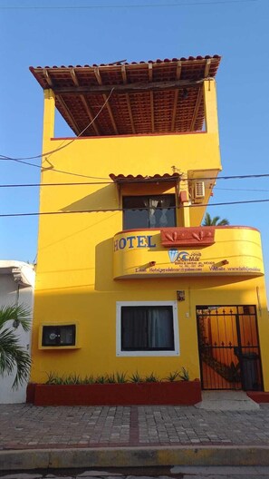 Front of property - Hotel Joya del Mar (Barra de Navidad)