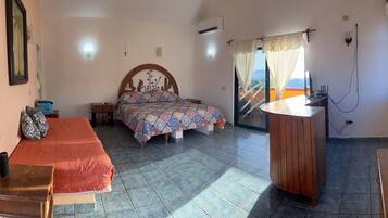 Suite (Laguna) | In-room safe, free WiFi, bed sheets