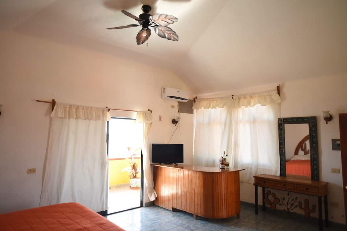 In-room safe, free WiFi, bed sheets