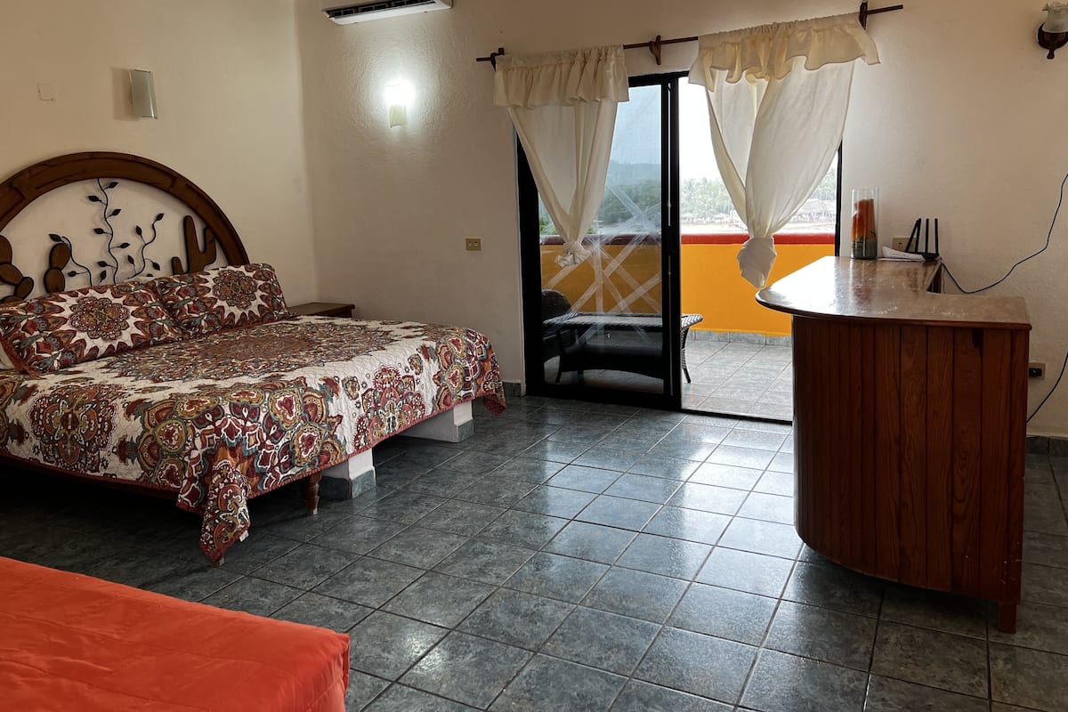 Suite (Laguna) | Peti besi dalam bilik, Wi-fi percuma, cadar katil
