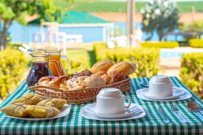 Free daily cooked-to-order breakfast