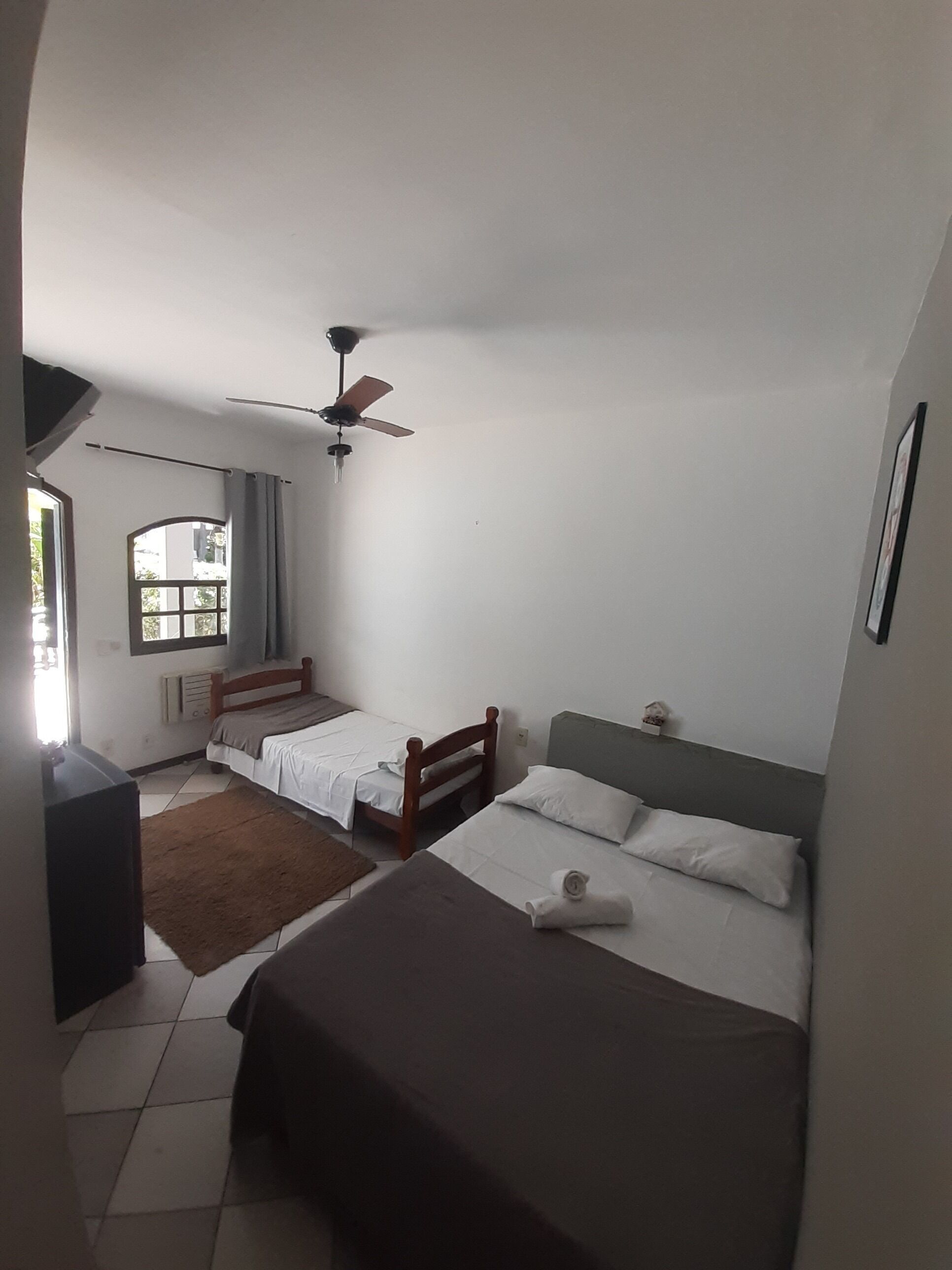 Minibar, free WiFi, bed sheets