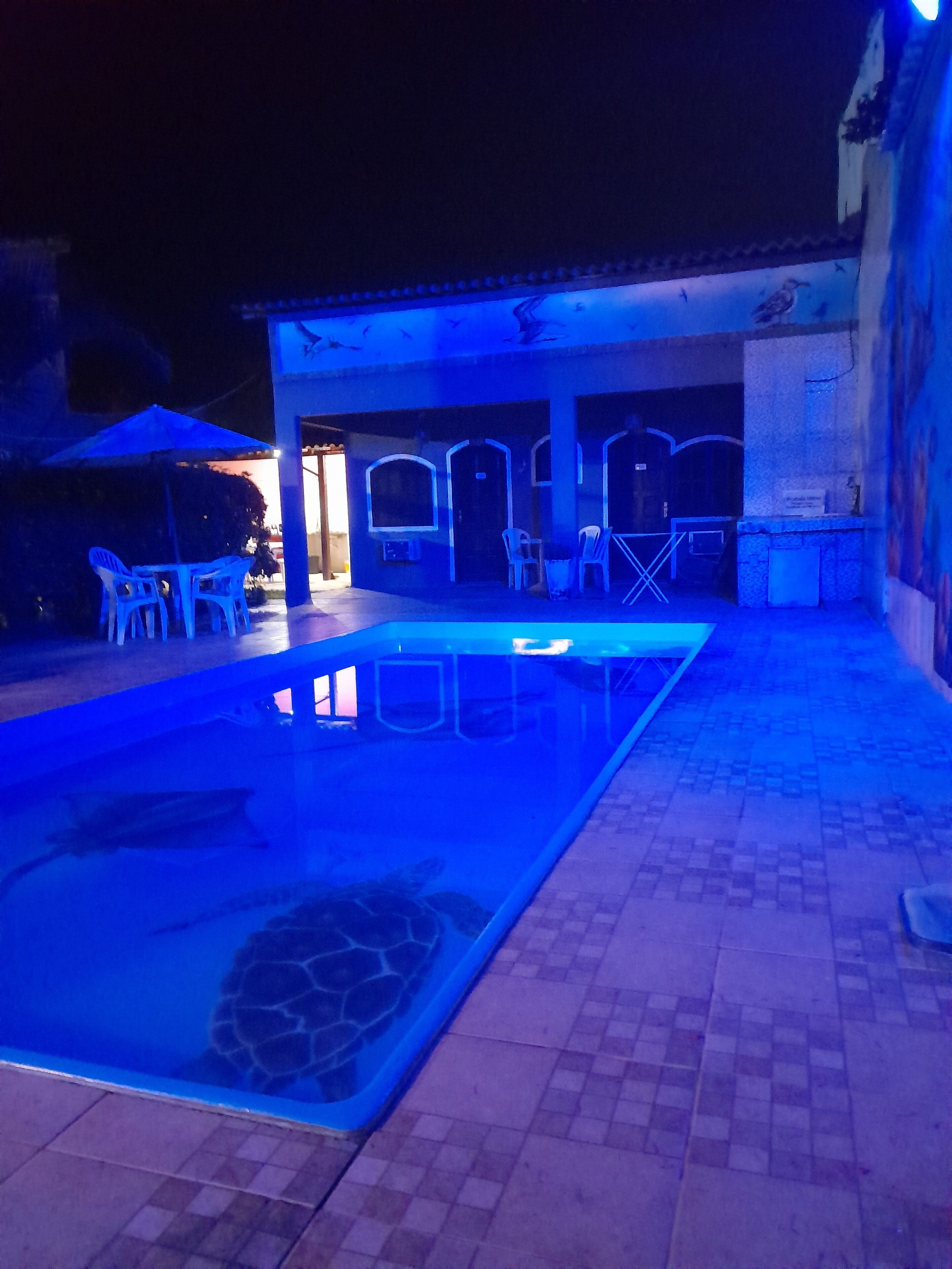 Quarto triplo, várias camas | Frigobar, Wi-Fi de cortesia, roupa de cama