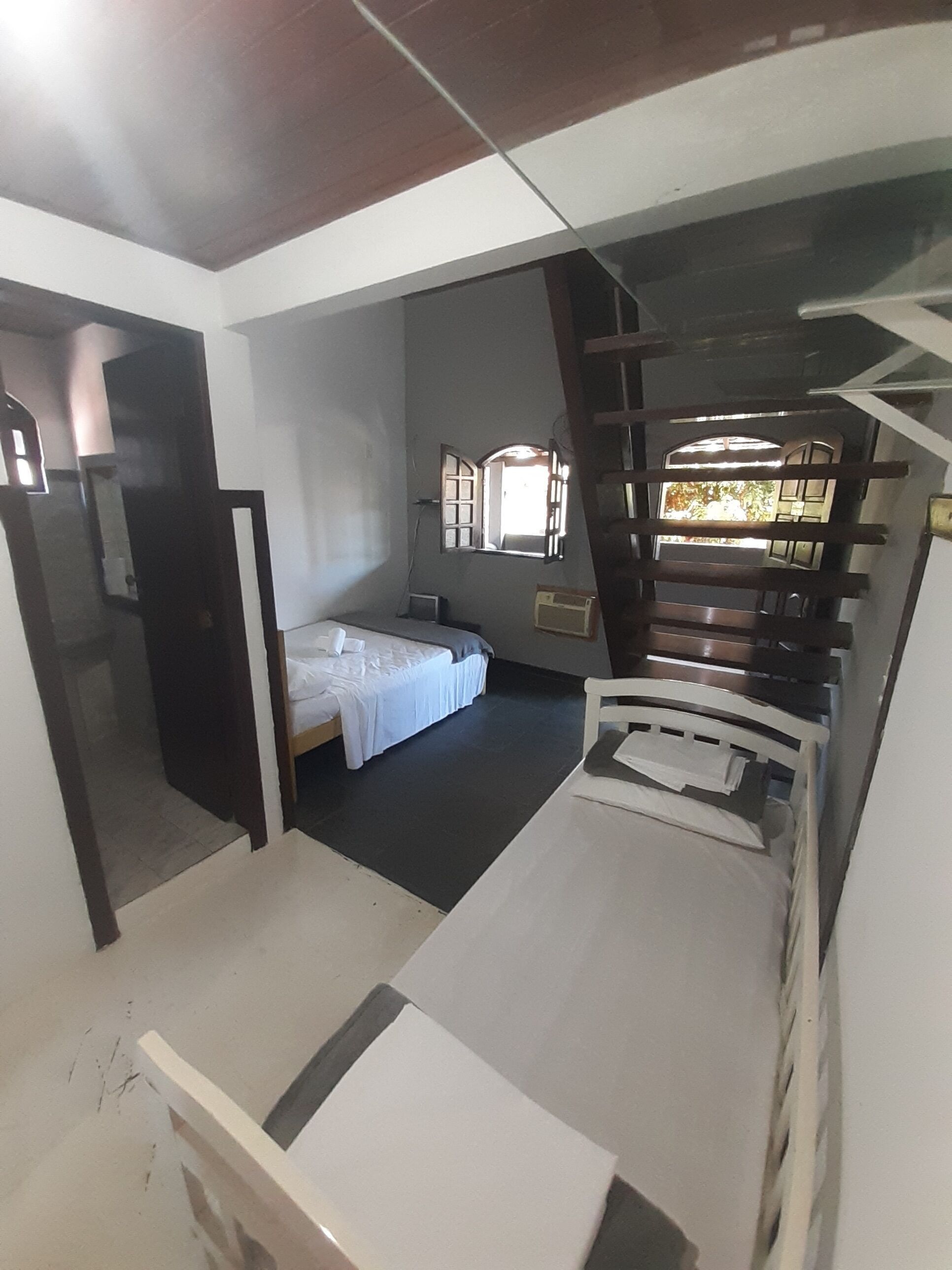 Minibar, free WiFi, bed sheets
