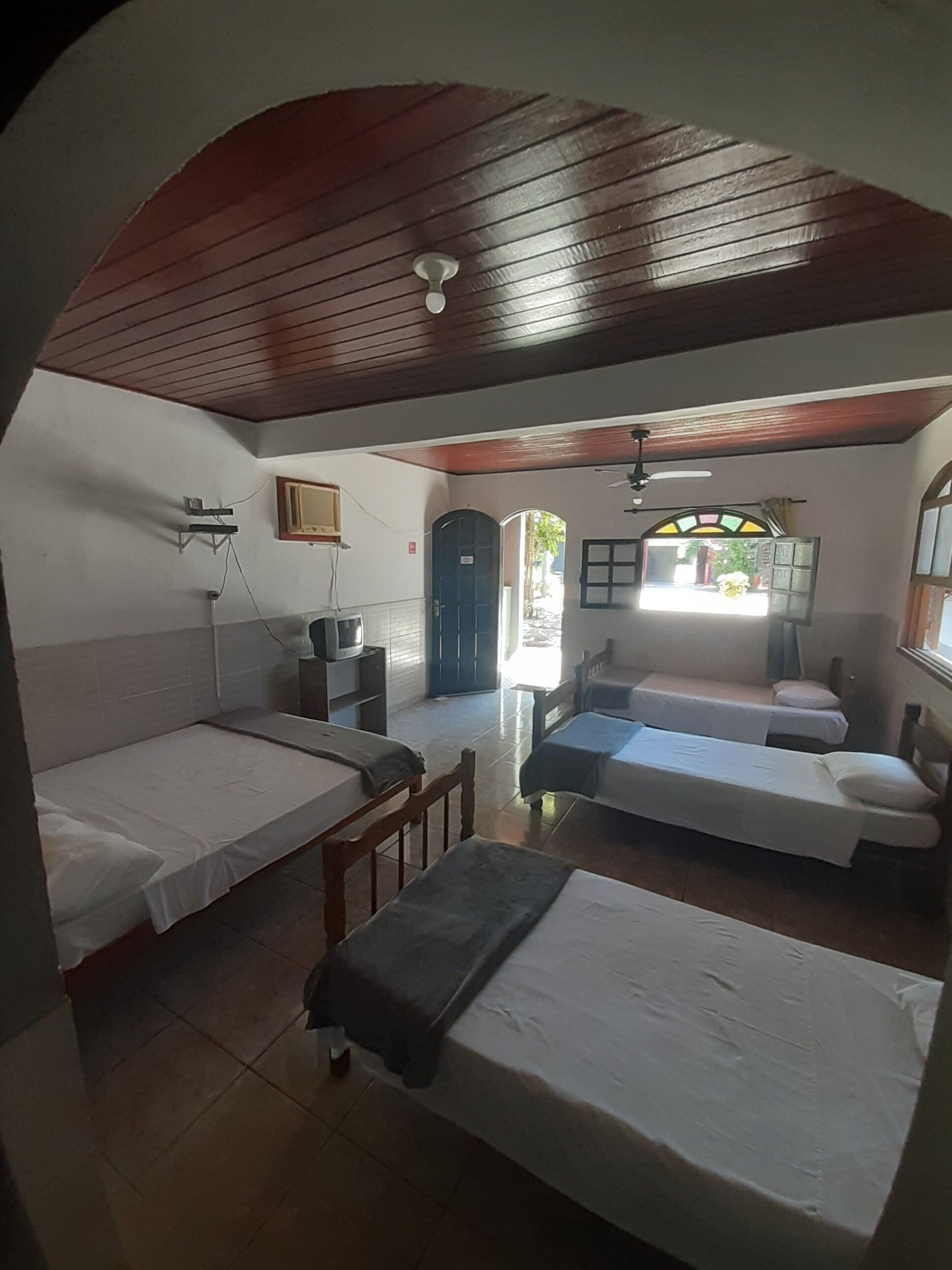 Minibar, free WiFi, bed sheets