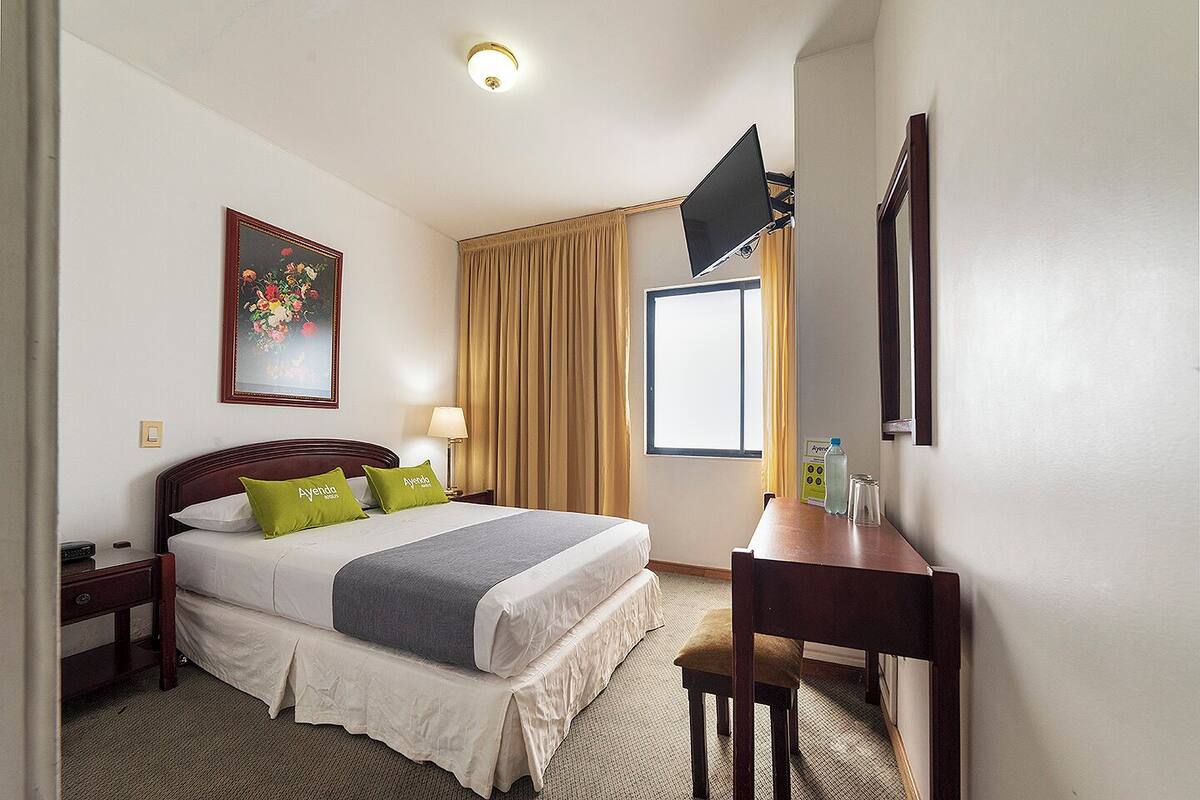 Soundproofing, free WiFi, bed sheets