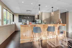 Executive lounge - Nomi Resort (Dysart et al)