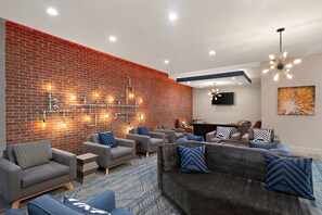 Lobby lounge - Four Points by Sheraton Plano (Plano)
