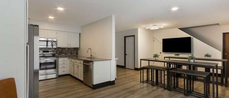 Frigobar, micro-ondas, cafeteira/chaleira