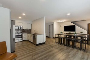 Mini-fridge, microwave, coffee/tea maker - The Copper Hotel (Camp Verde)