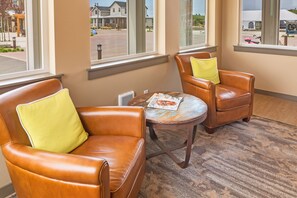 Lobby sitting area - Oyhut Bay Resort (Ocean Shores)