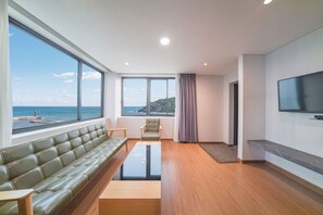 高級寢具、書桌、隔音、免費無線上網