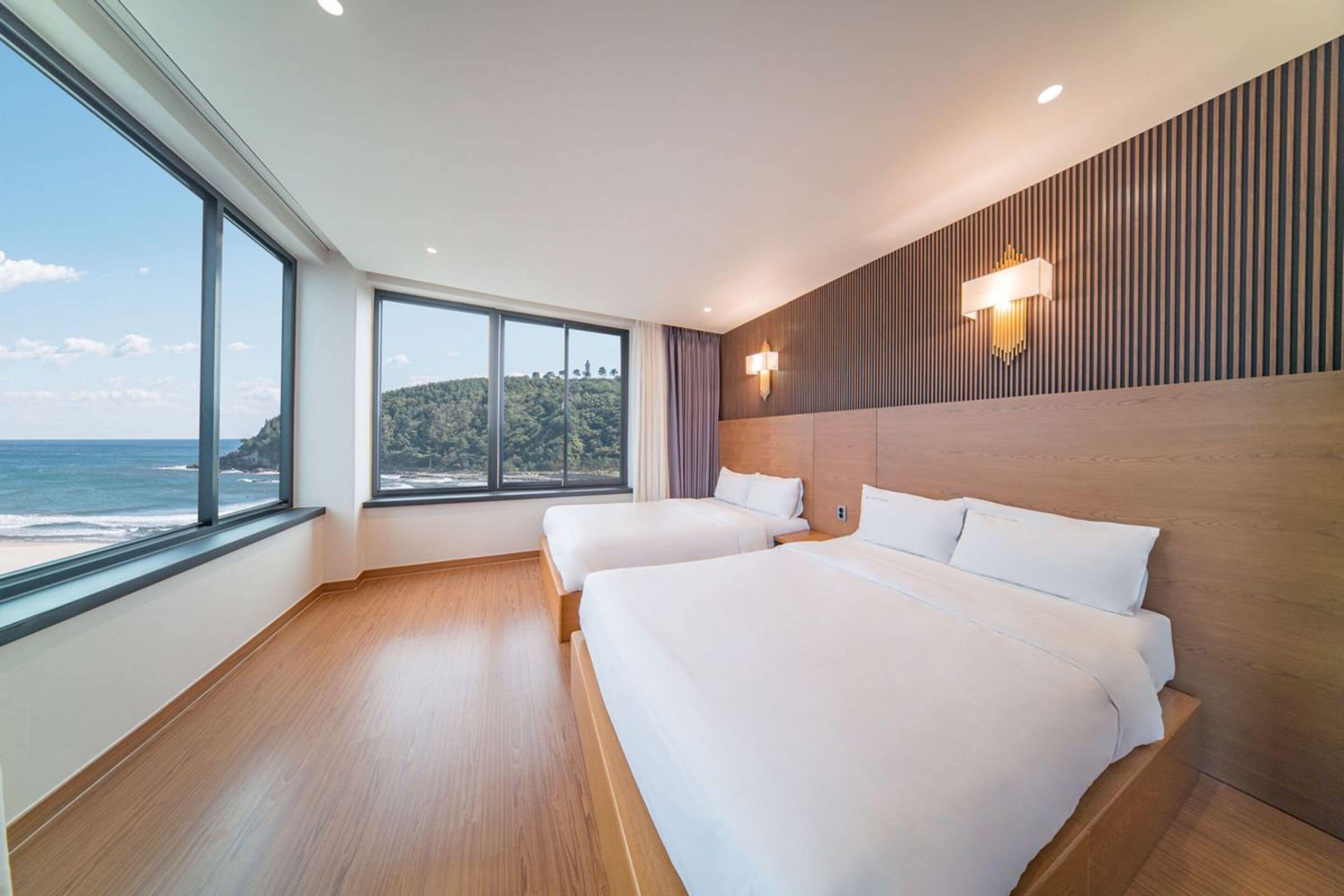 Premium bedding, desk, soundproofing, free WiFi