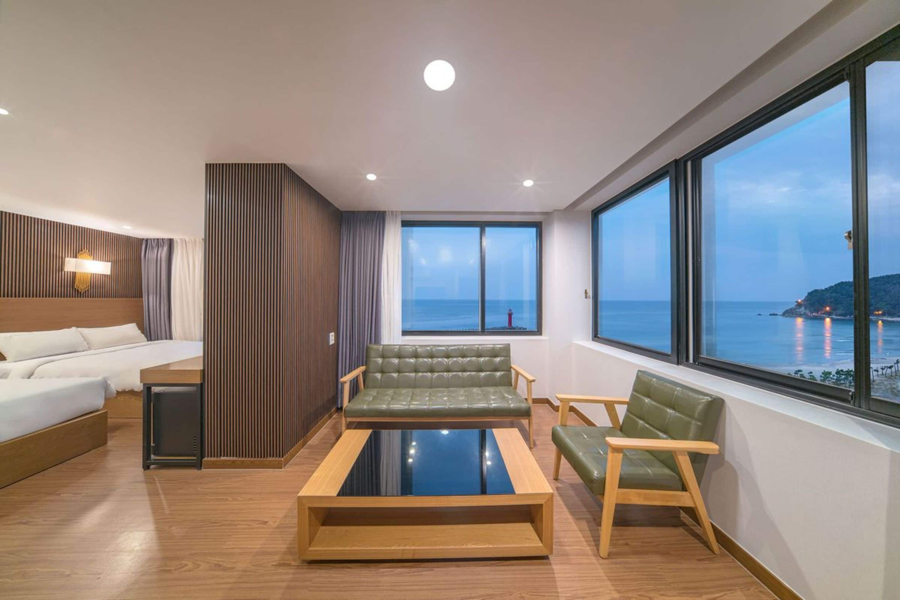 1 bedroom, premium bedding, desk, soundproofing