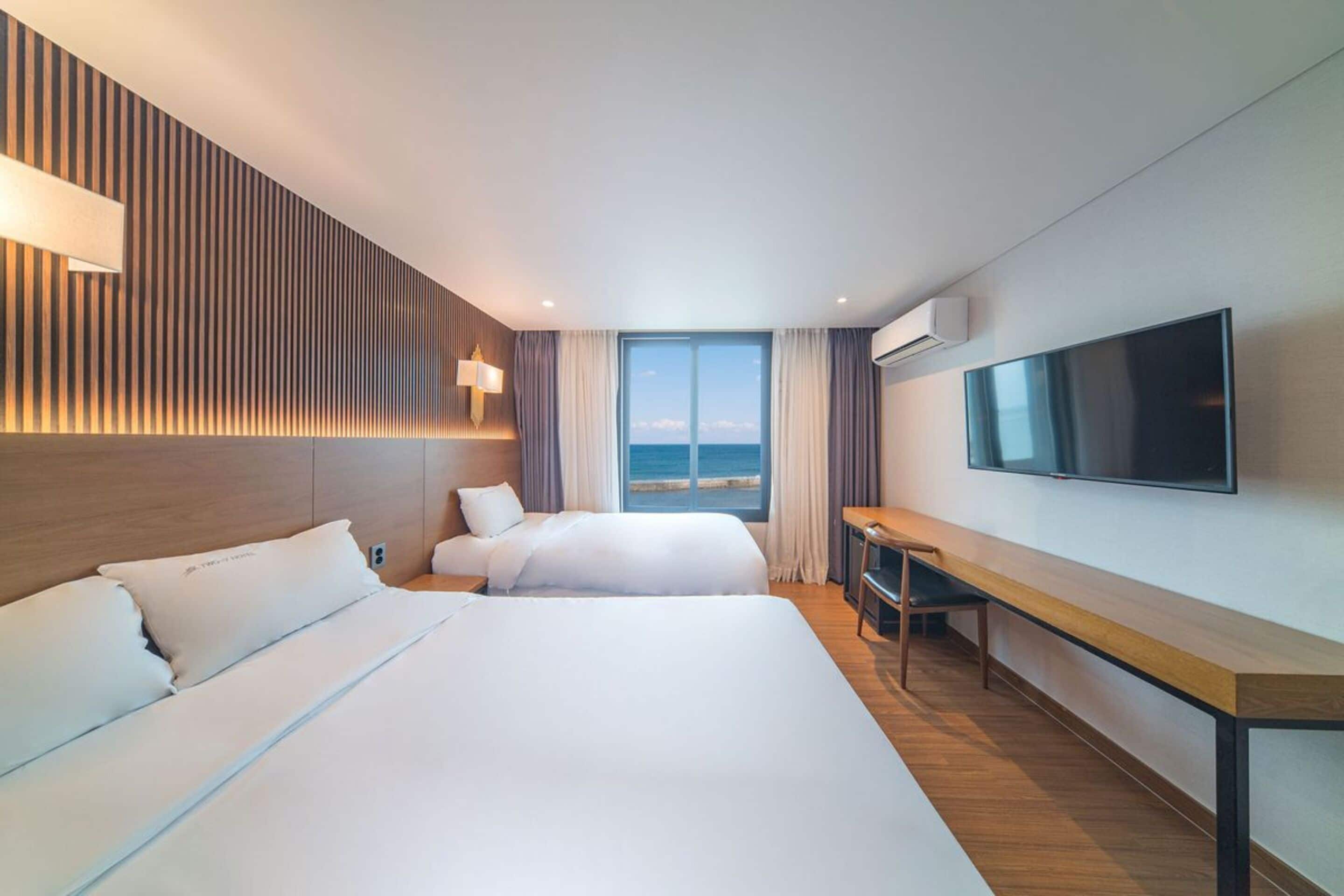 1 bedroom, premium bedding, desk, soundproofing