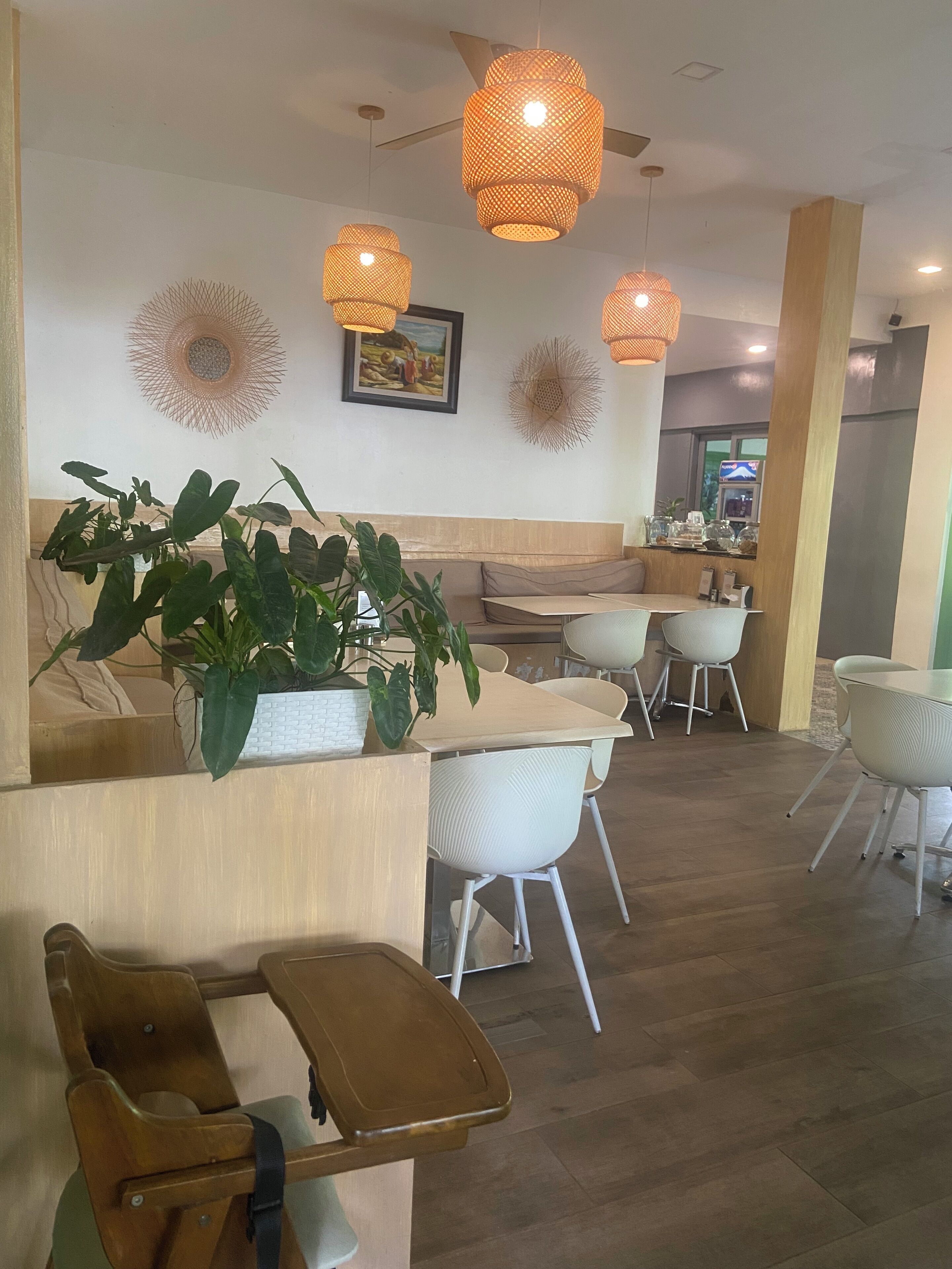 breakfast, lunch, dinner served; local and international cuisine