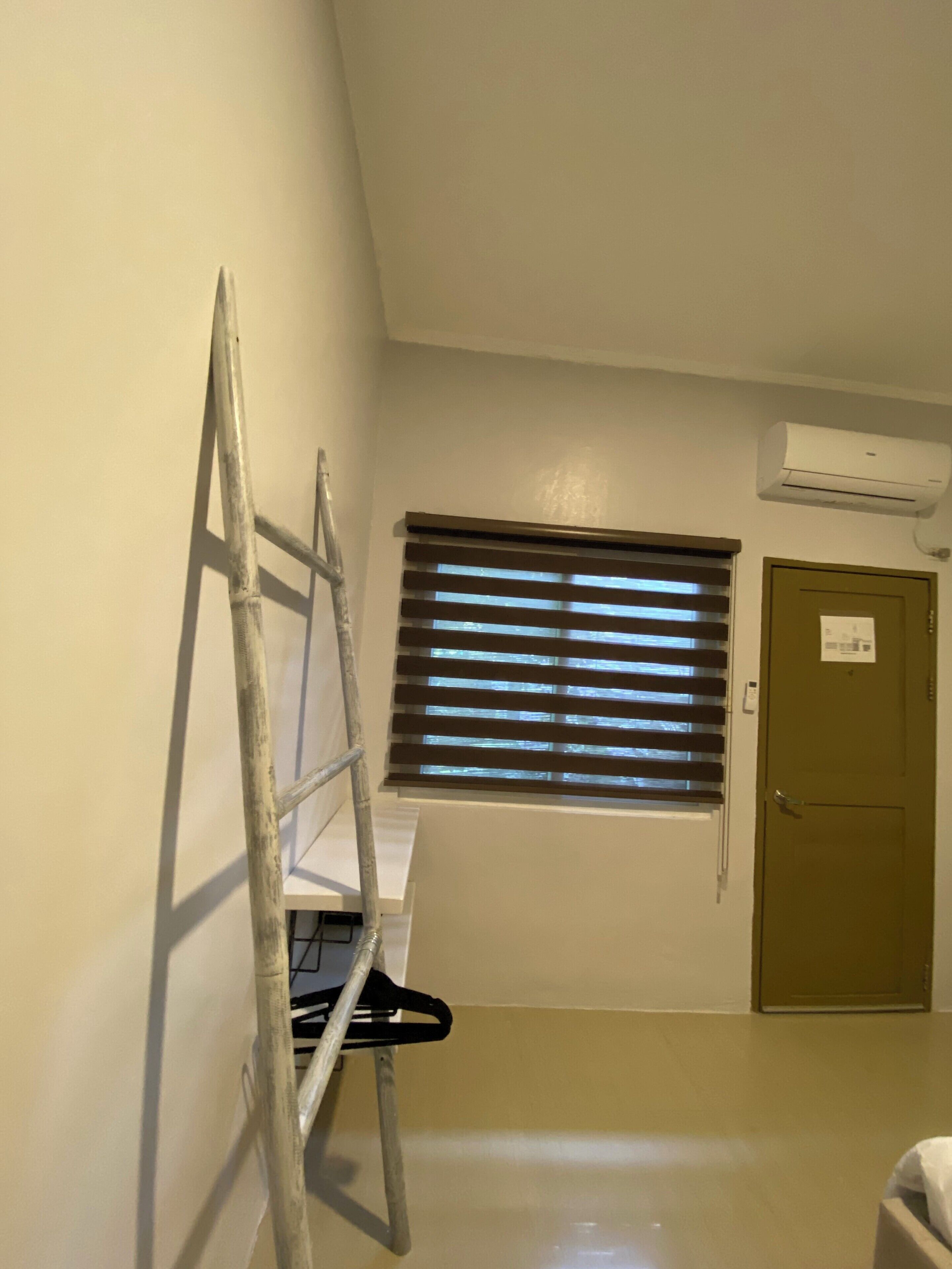 standard room, 1 double bed | wardrobe