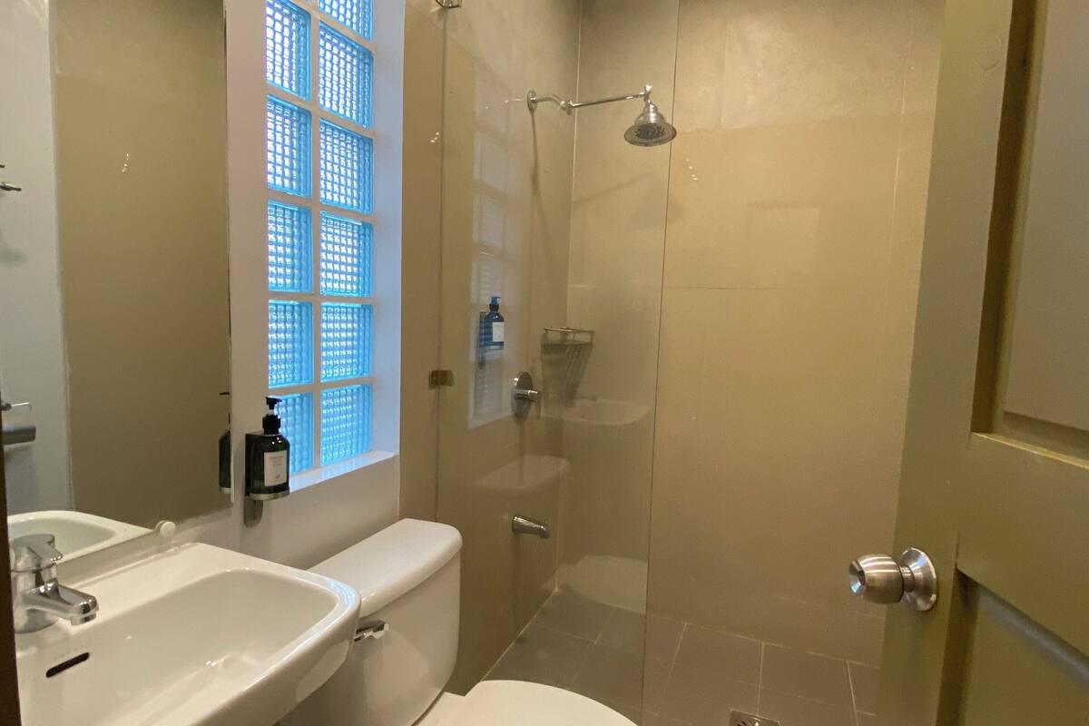 standard room, 1 queen bed | bathroom | shower, rainfall showerhead, free toiletries, bidet