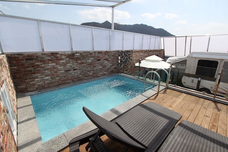 Premium Suite | Outdoor pool