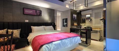 Junior Suite, 1 Bedroom | Free WiFi, bed sheets