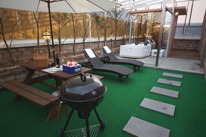 Suite (Outdoor Spa) | Free WiFi, bed sheets - February Hotel Apsan (Daegu)