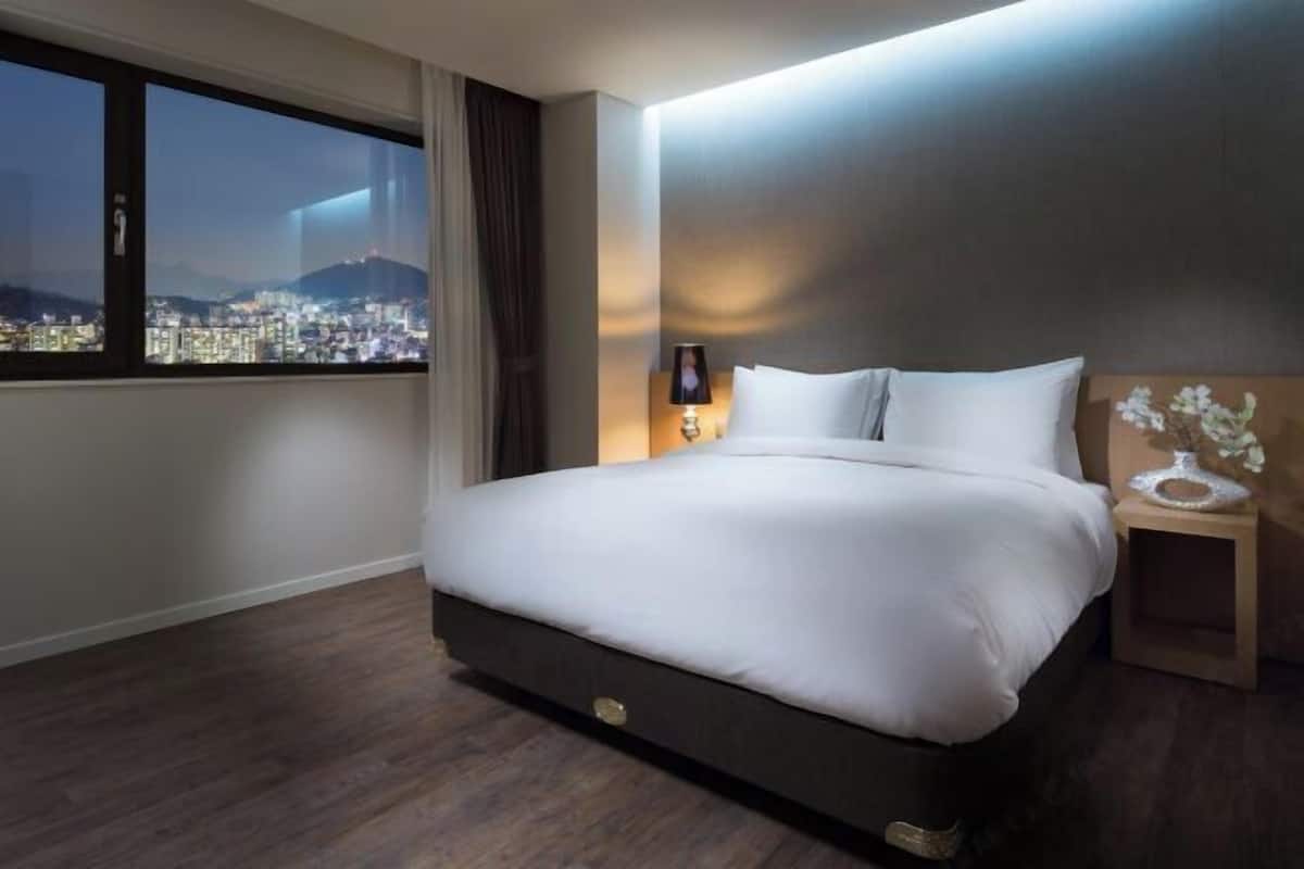 Premium bedding, down duvets, in-room safe, desk