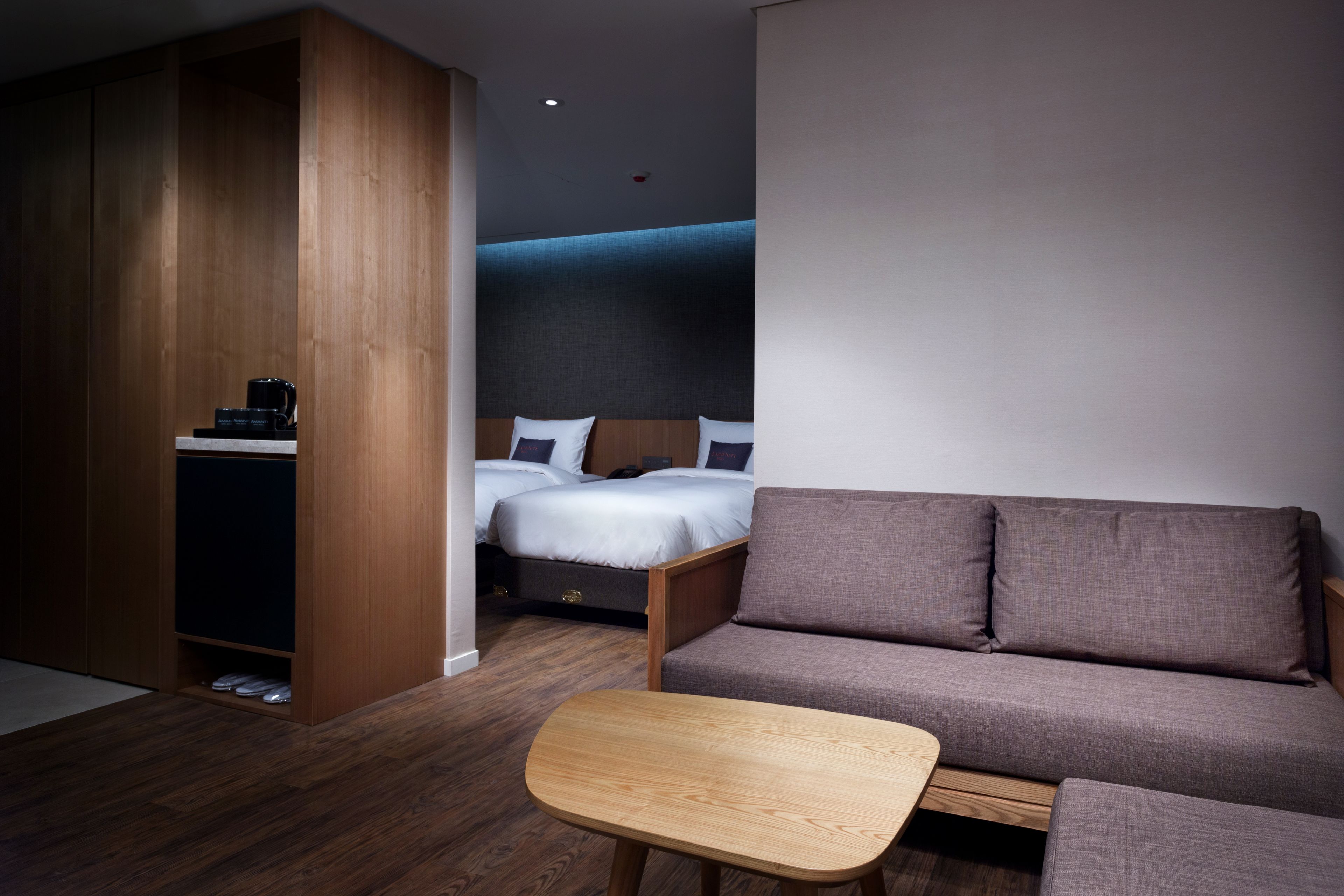 premium bedding, down duvets, in-room safe, desk