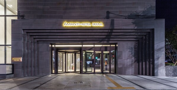 Front of property - Amanti Hotel Seoul Hongdae (Seoul)