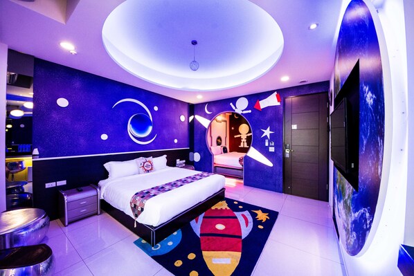 Universe Quadruple Room | Children’s theme room