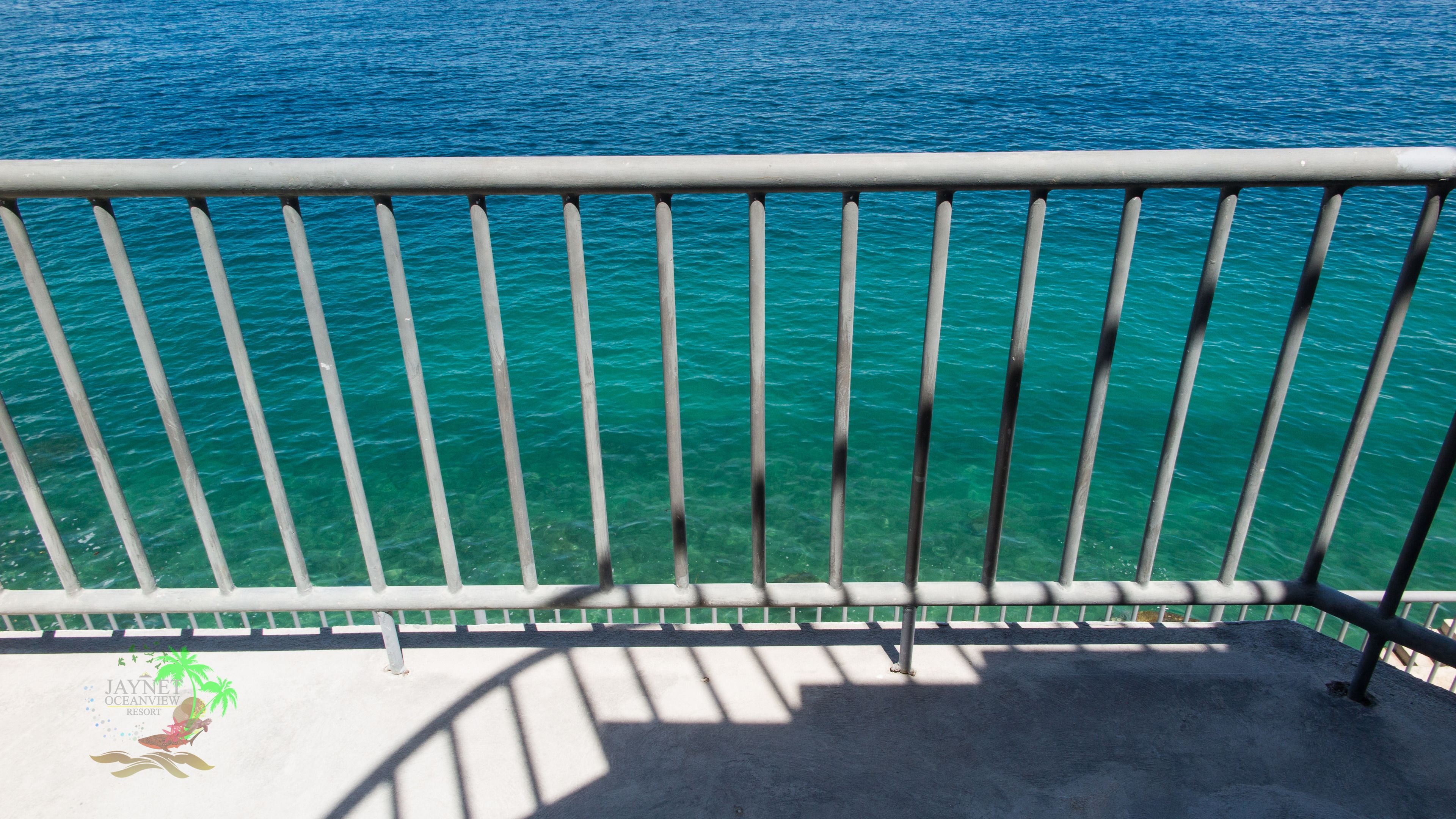 På stranden, snorkling og kajakkpadling
