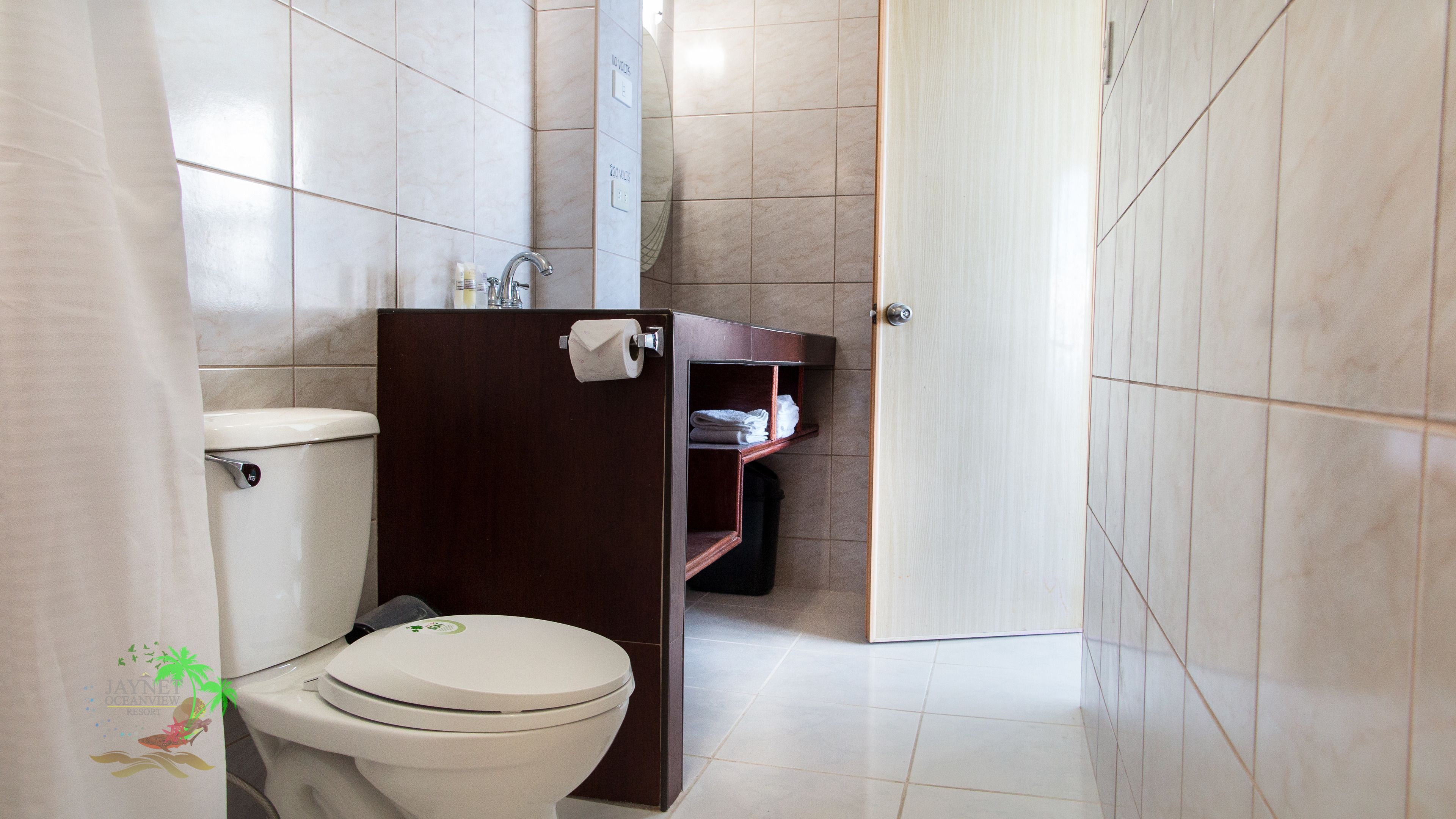 shower, rainfall showerhead, free toiletries, towels