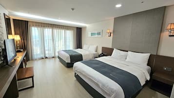Family Twin Room | Premium bedding, free minibar, in-room safe, desk