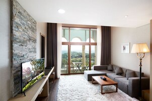 Duplex (A - 1 double, 2 futons) | Living room | Flat-screen TV