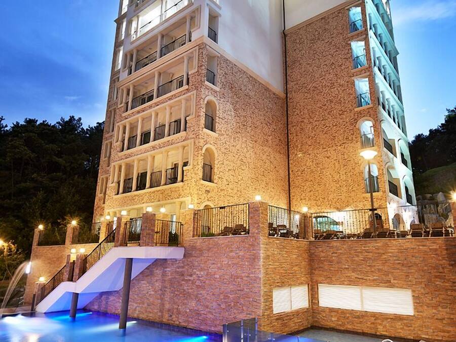 Een seizoensgebonden buitenzwembad