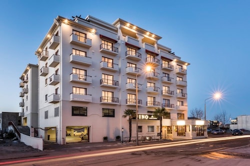 Fino Hotel and Suites