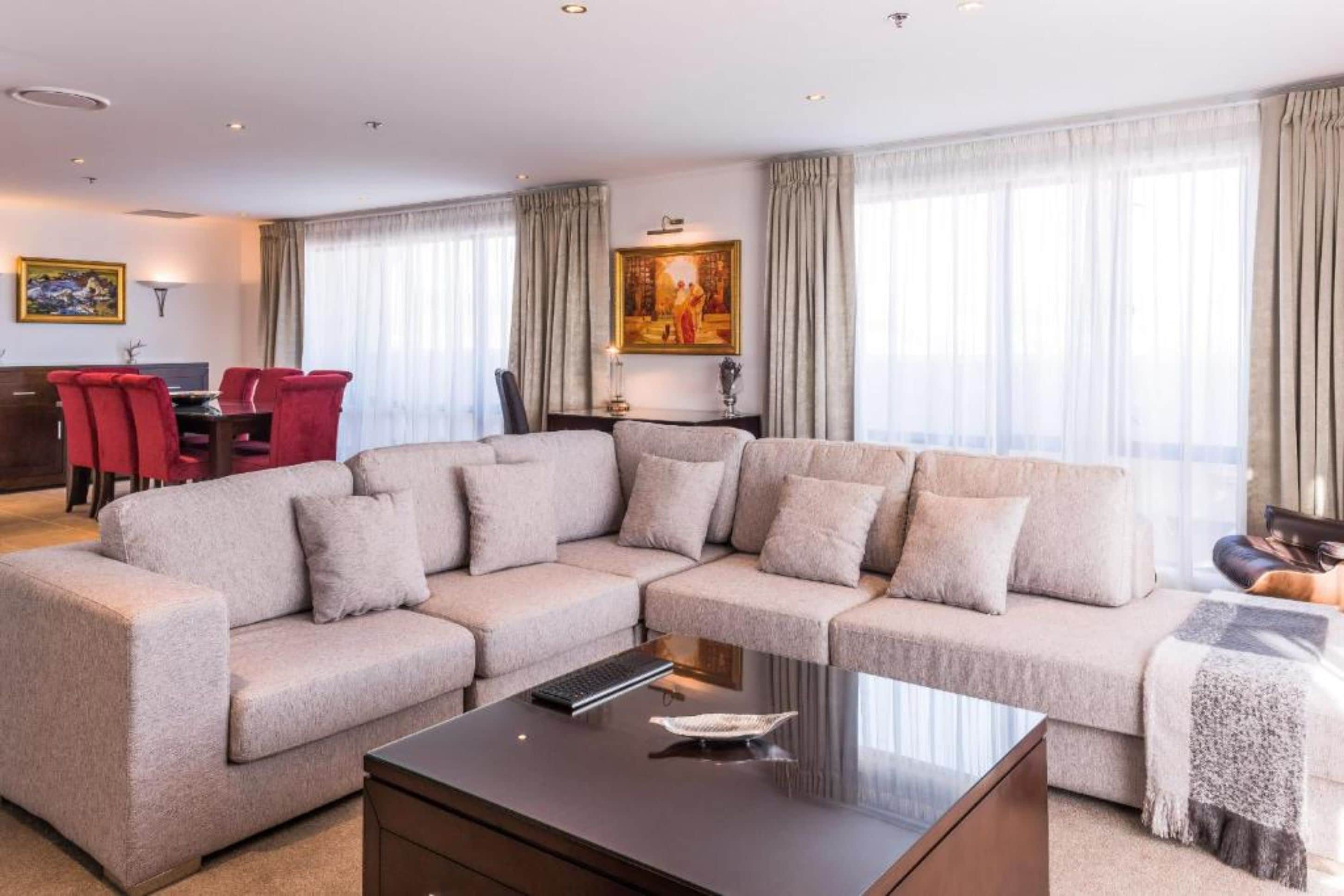 48-吋電視，提供數位頻道