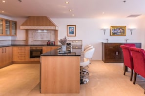 Full-sized fridge, microwave, stovetop, electric kettle