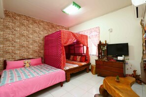 Habitación cuádruple | Escritorio y wifi gratis