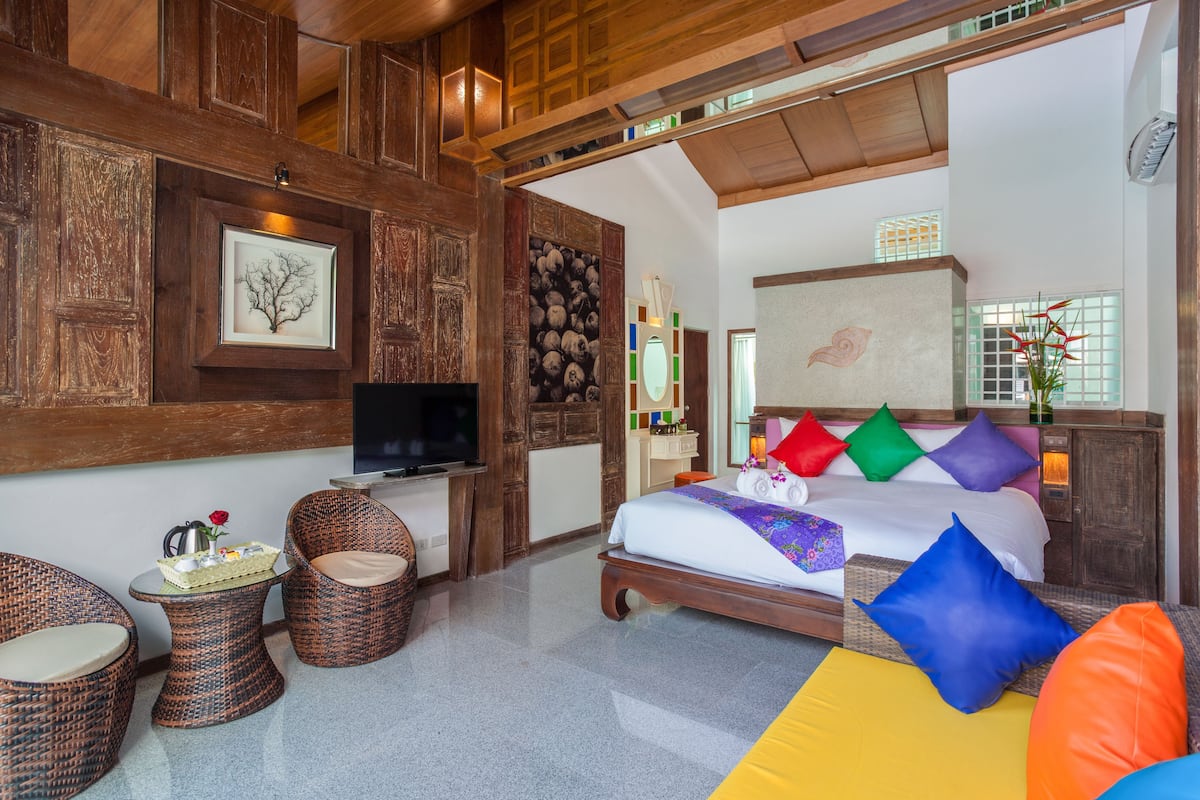 1 bedroom, premium bedding, free minibar items, in-room safe