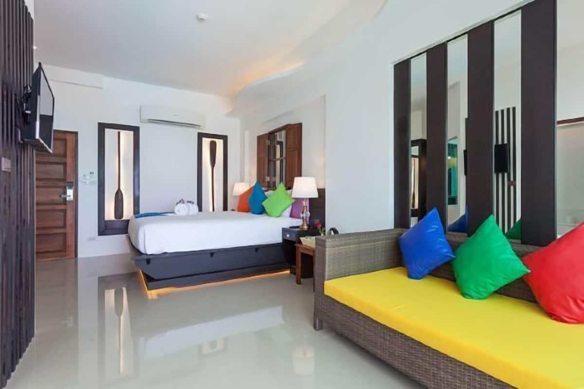 1 bedroom, premium bedding, free minibar items, in-room safe