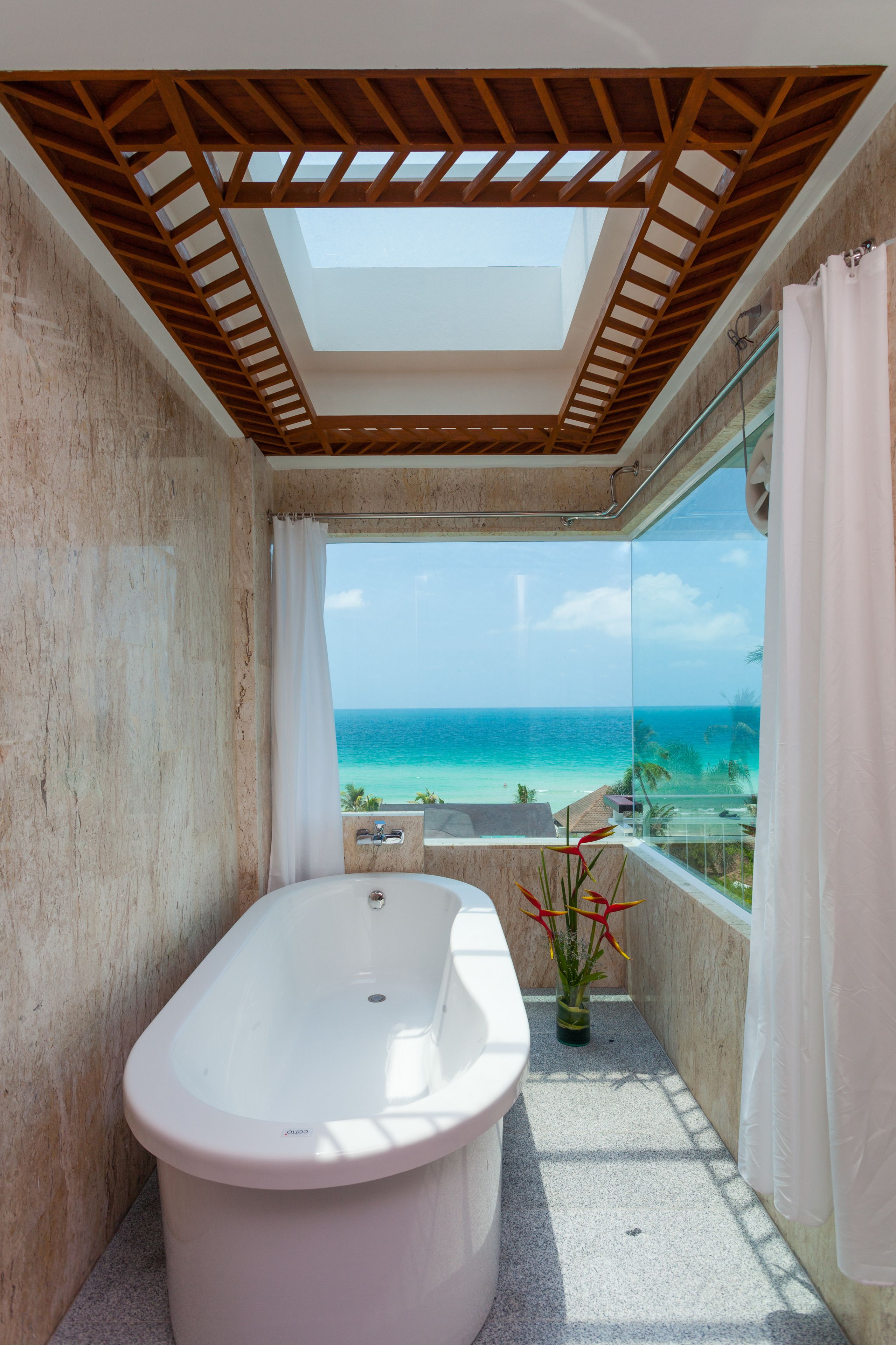 premium ocean facing room | deep-soaking bathtub