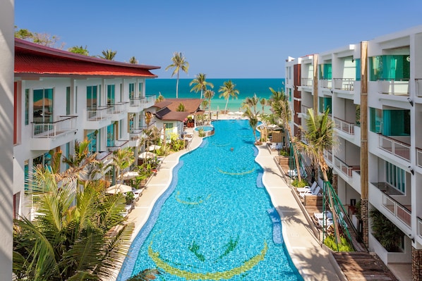 Outdoor pool, pool umbrellas, sun loungers