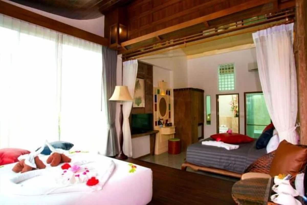 1 bedroom, premium bedding, free minibar items, in-room safe