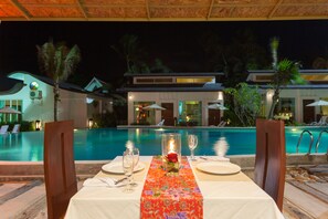 本地与国际菜，海滩景观