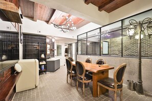 Royal Suite Poolvilla (210) | Individually decorated, individually furnished, desk, free WiFi - February Hotel Hwanggeum (Daegu)