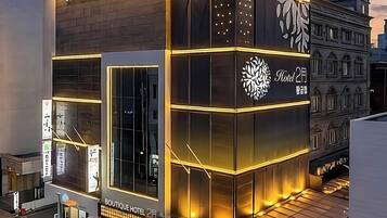 المنشأة من الخارج