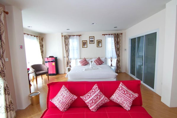 Luxury Room, 1 Bedroom | In-room safe, desk, blackout curtains, free WiFi