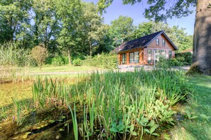 Soundproofing, free cots/infant beds, free WiFi, bed sheets - TopParken Bospark Ede (Ede)