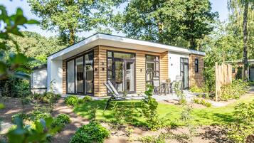 Soundproofing, free cribs/infant beds, free WiFi, bed sheets